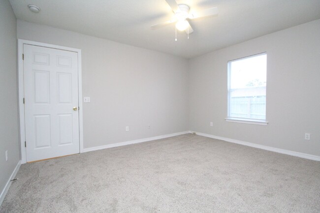 Building Photo - 3 Bedroom, 2 Bath Patio Home with Garage &...