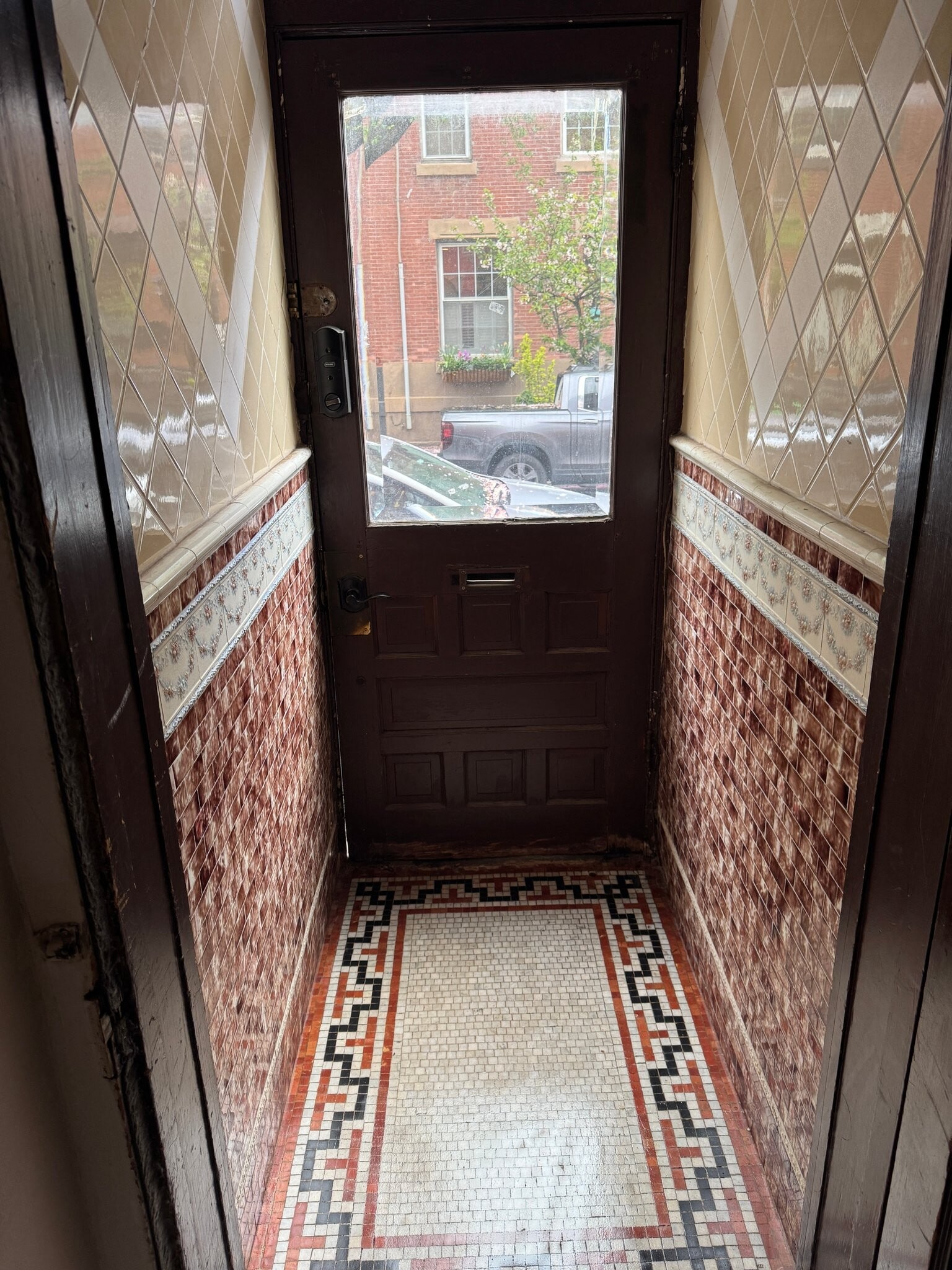 Building Photo - 2422 Brown St