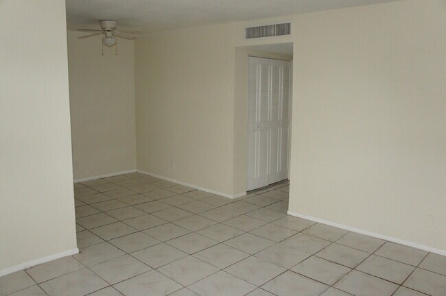 Building Photo - 4760 NW 24th Ct