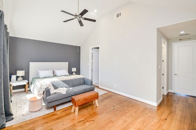 Building Photo - 1223 W 19th St