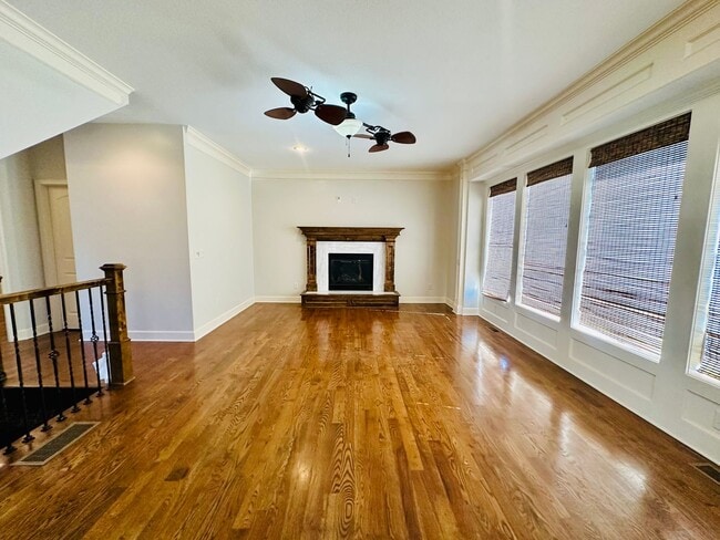 Building Photo - {20067} Custom Built Home in Woodland Mano...