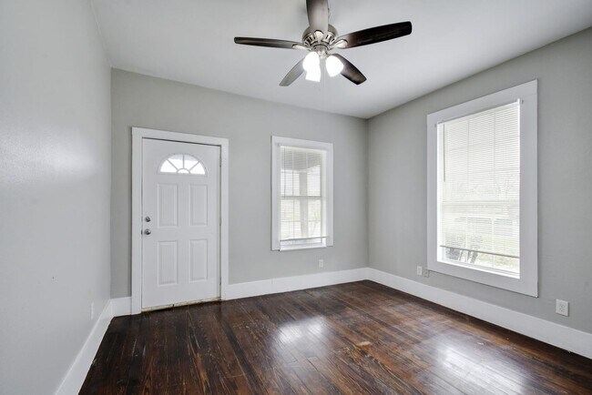 Building Photo - 3-Bedroom Home in Riverside