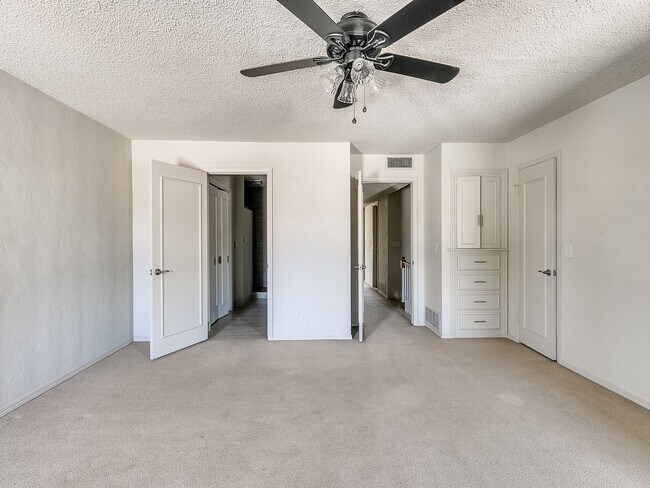 Building Photo - 3063 W Wilshire Blvd