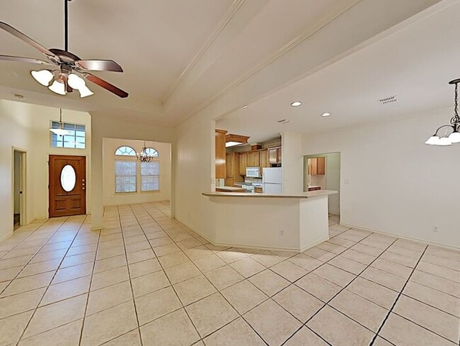 Building Photo - *No Application Fee* *$500 off first month...