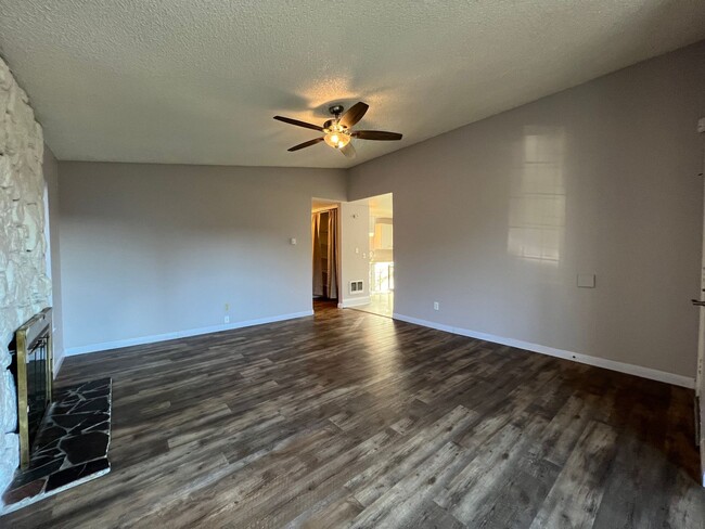 Building Photo - Cozy  3 Bed, 1.5 Bath Home for Rent!