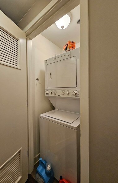 Building Photo - 505 N McClurg Ct