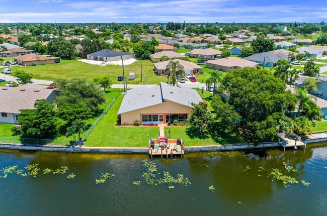 Building Photo - 504 SE 6th Ter