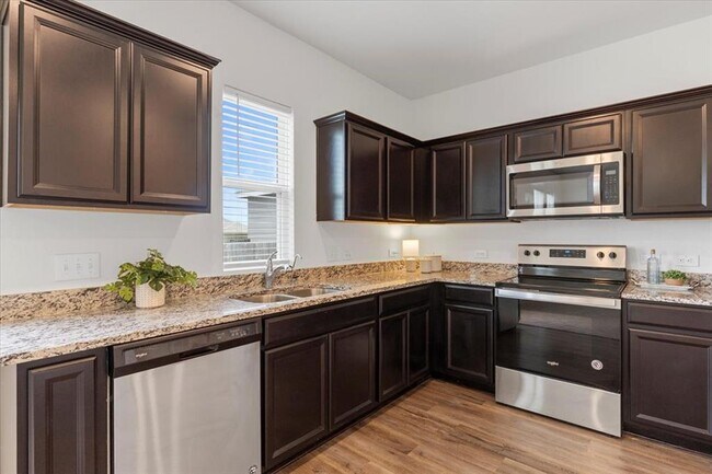 Building Photo - 336 Wonderful Life Way