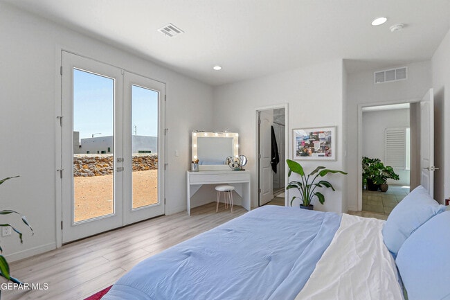 Building Photo - 14941 Tierra Coruna Ave