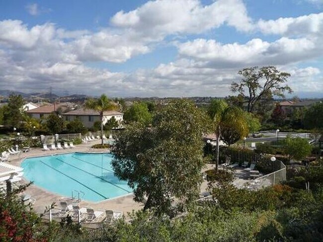 Building Photo - 3-Bedroom Townhome with Community Pool & S...