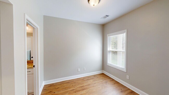 Building Photo - COMING SOON- 2 Bed/2 Bath Townhome With Flex Room!