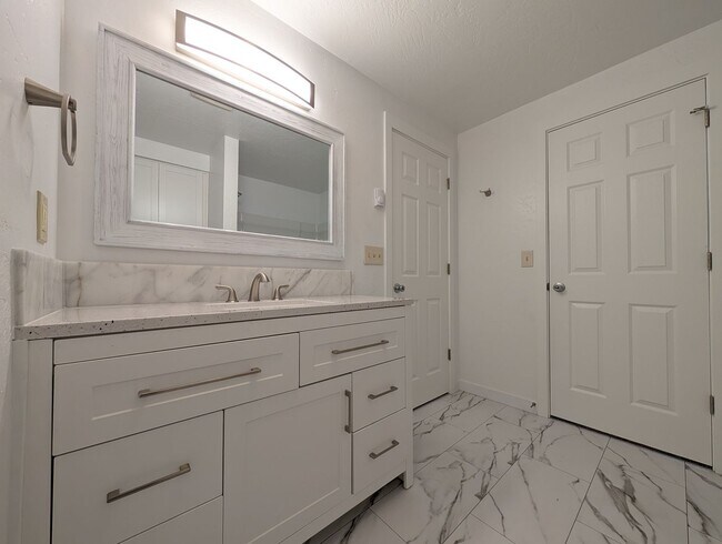 Building Photo - Great 3-Bedroom, 1-Bath Home - Centennial ...