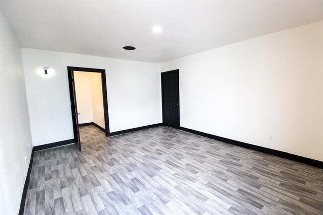 Building Photo - 8102 N U.S. Hwy 183