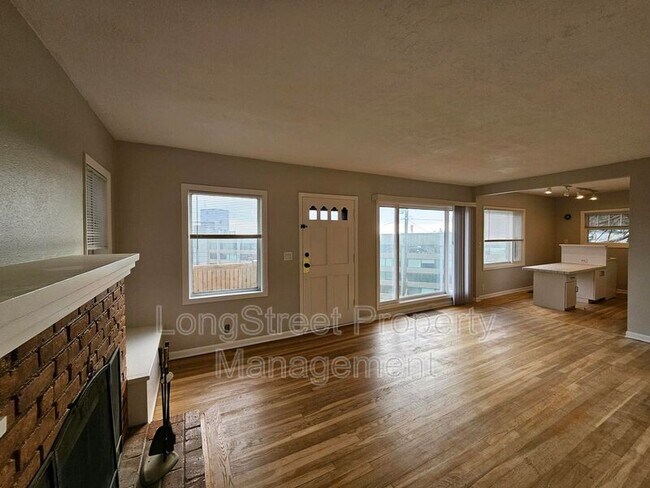 Building Photo - 801 SW Broadway Dr