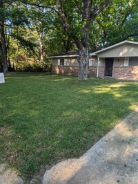 Building Photo - 3115 Ridgeland Dr
