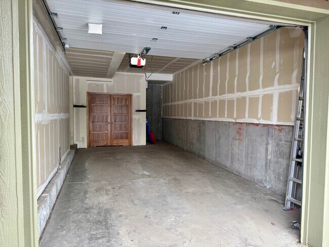 Building Photo - 76 Pinecone Trl