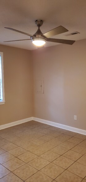 Building Photo - 615 Lexington Ave