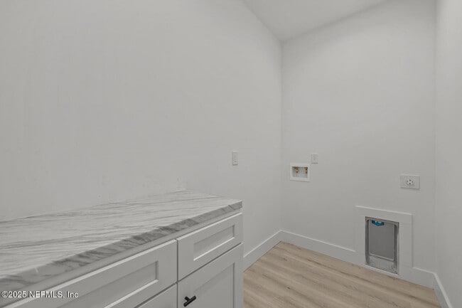 Building Photo - 213 Deportivo Dr