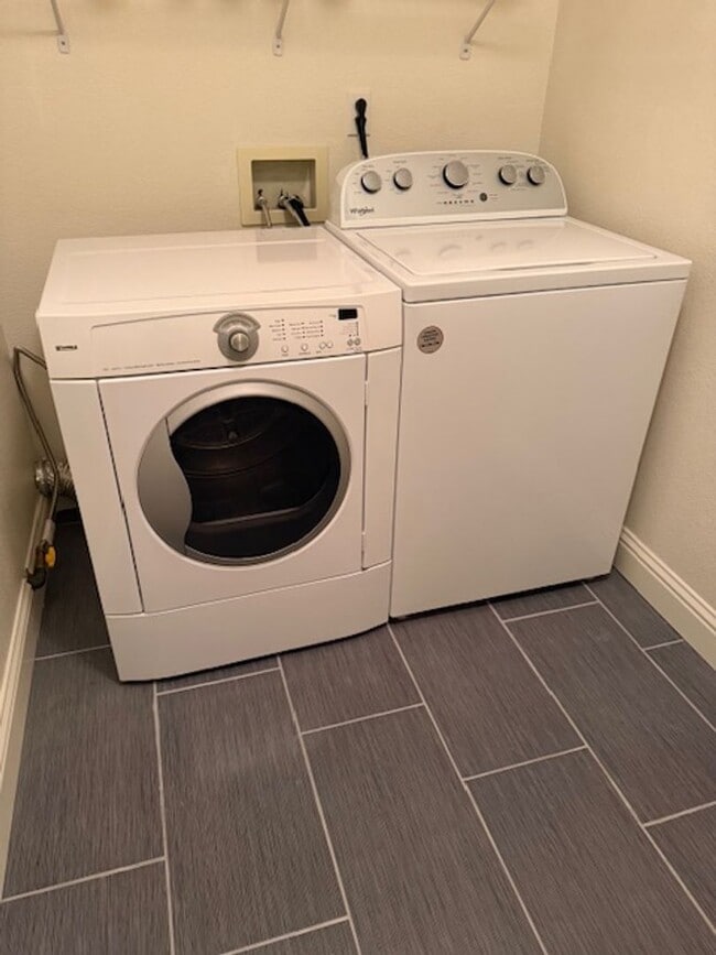 Building Photo - Single Story Home in a Great Location