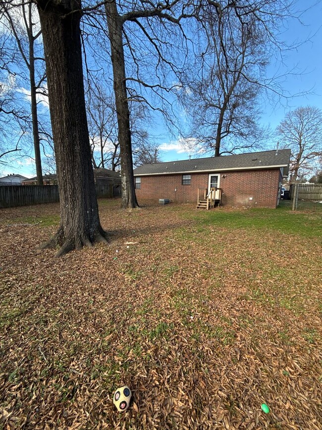 Building Photo - 1002 E 22nd St