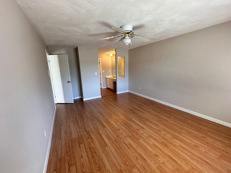 Building Photo - 915 Edgell Rd
