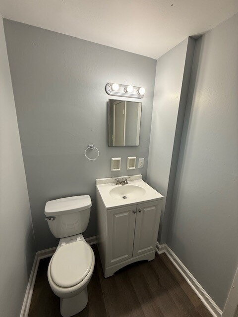 Building Photo - EAST SIDE 4 BR RECENTLY UPDATED!  AVAILABLE NOW!