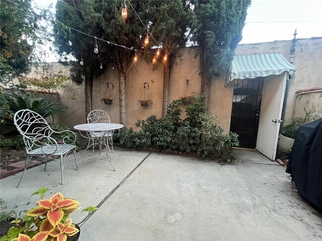 Building Photo - 740 W Huntington Dr