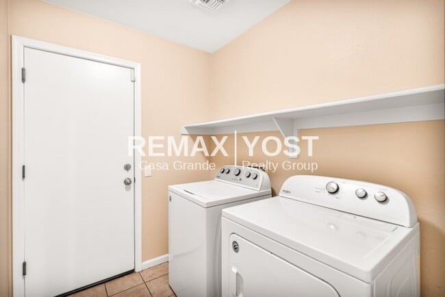 Building Photo - Lovely home in College Park!