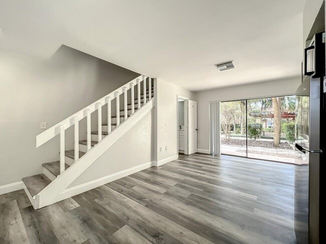 Building Photo - 10288 Turkey Lake Rd