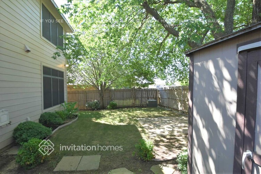 Building Photo - 2942 Greenway Dr