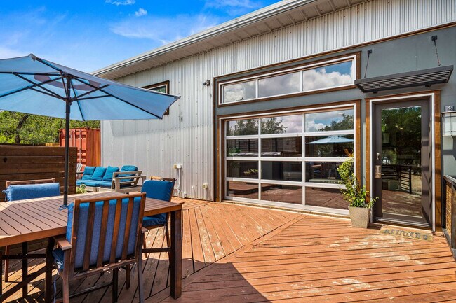 Building Photo - 9801 Mor Dr