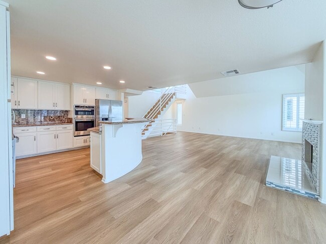 Building Photo - 3525 Sunset Ln