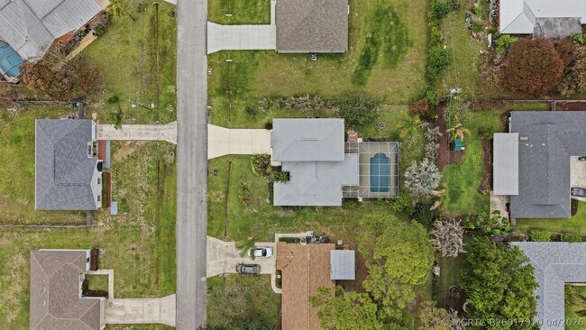 Building Photo - 1707 SE Manth Ln
