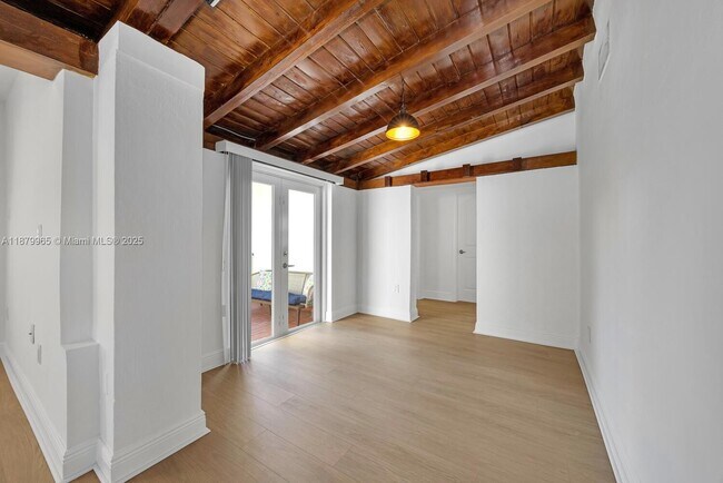 Building Photo - 211 SW 22nd Rd