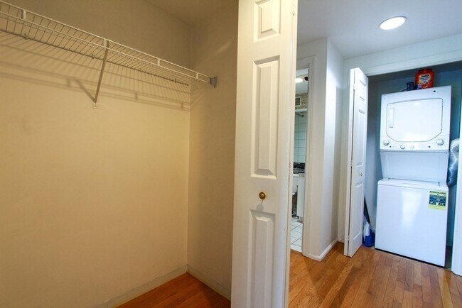 Building Photo - 170 Tremont St
