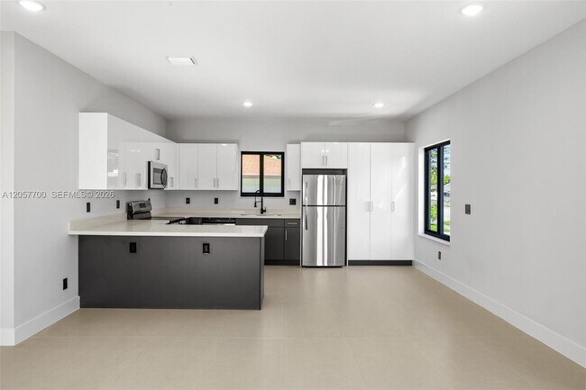 Building Photo - 601 NW 3rd Ave