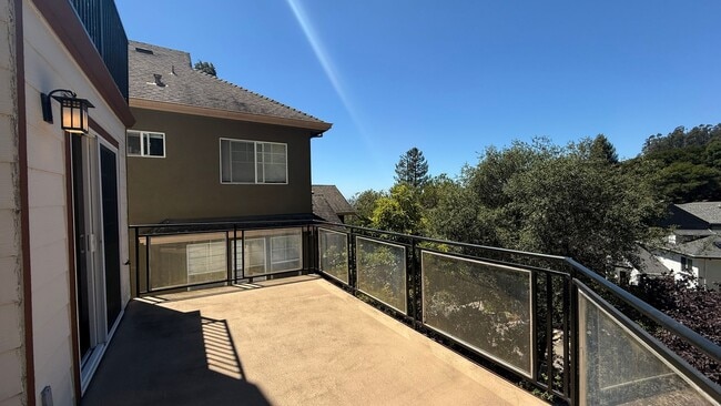 Building Photo - Contemporary Upper Broadway Terrace Four B...