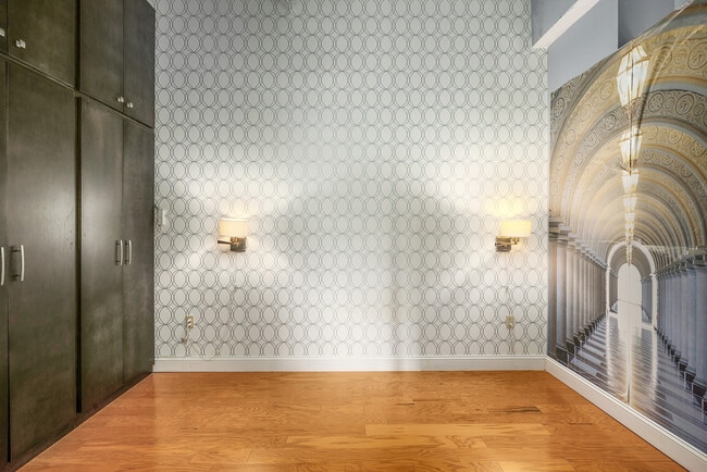 Master Bedroom w/ built-in closets - 1301 Market St
