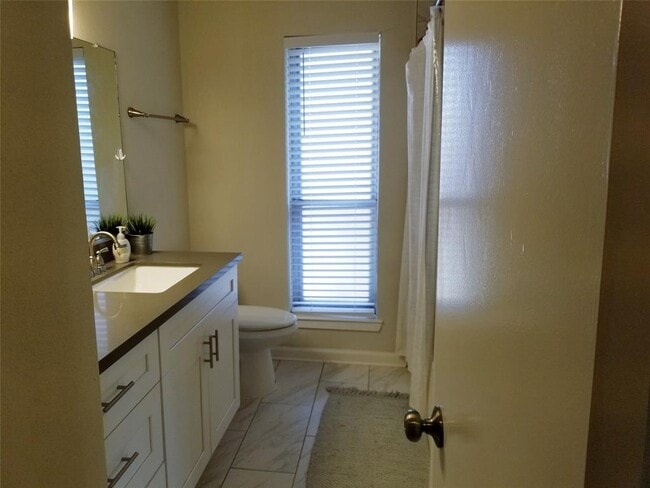 Building Photo - 3727 Westheimer Pl Dr