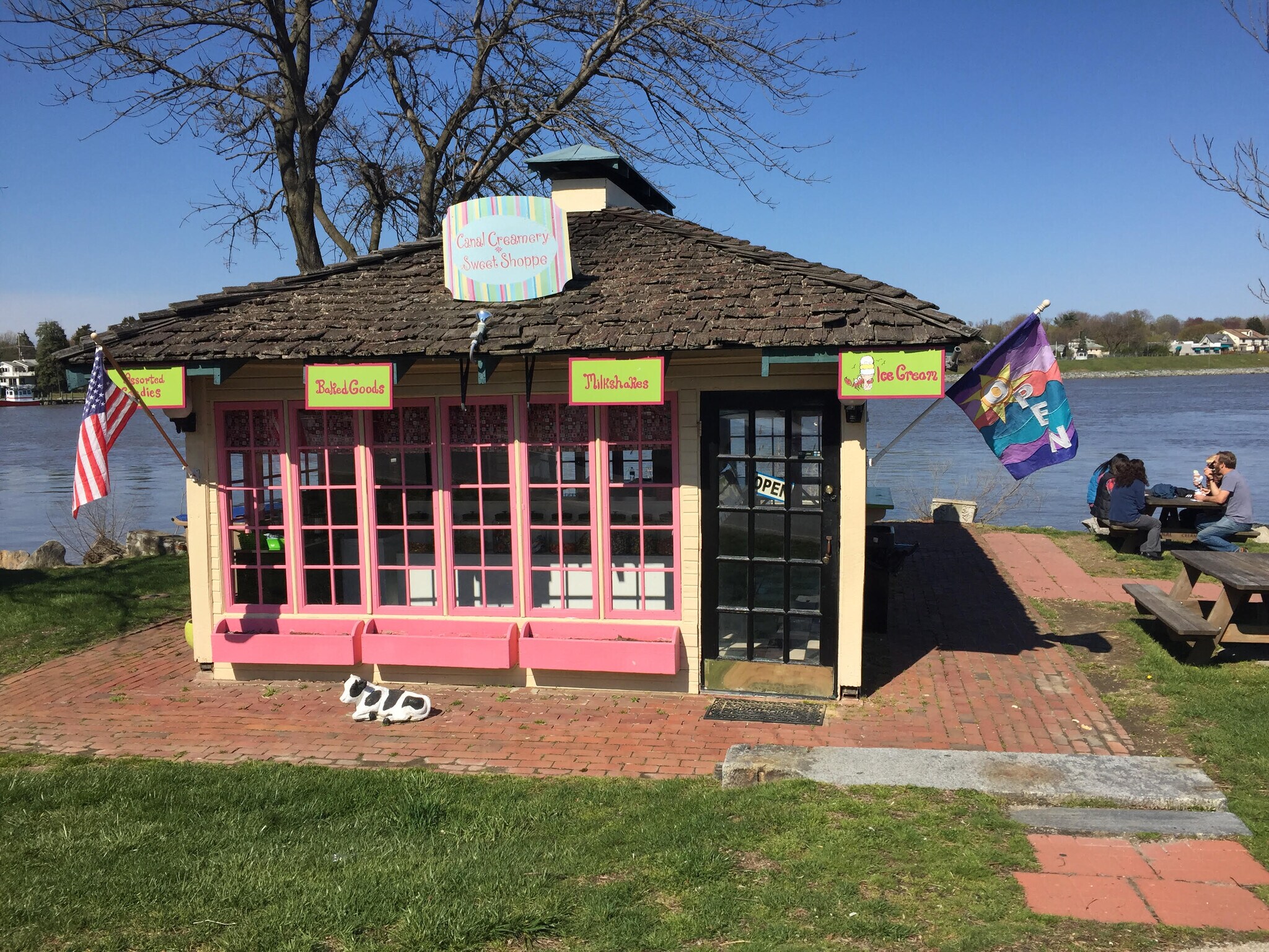 Canal Creamery - 222 Bohemia Ave
