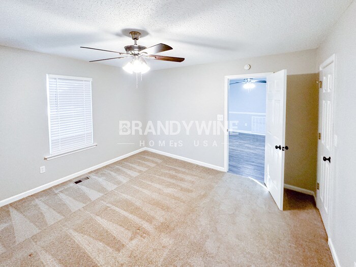 Building Photo - 201 Brooke Dr