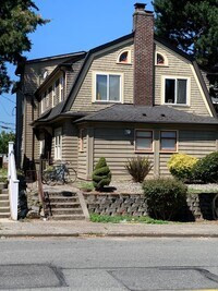 Building Photo - UW Duplex