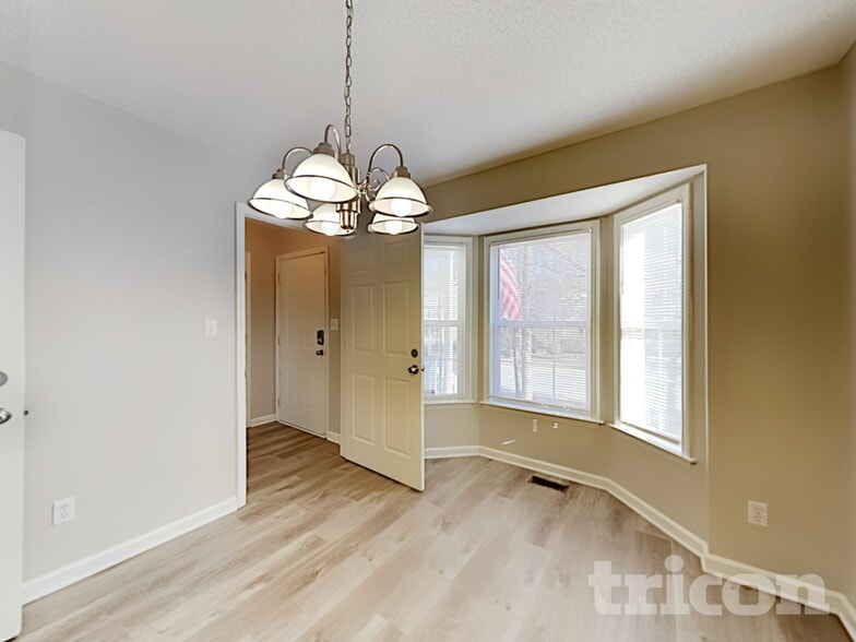 Building Photo - 417 Westonridge Run