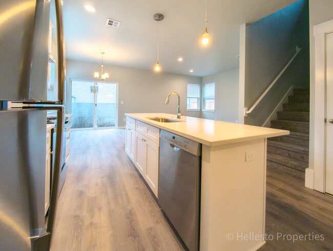 Building Photo - 2494 SW Coho St