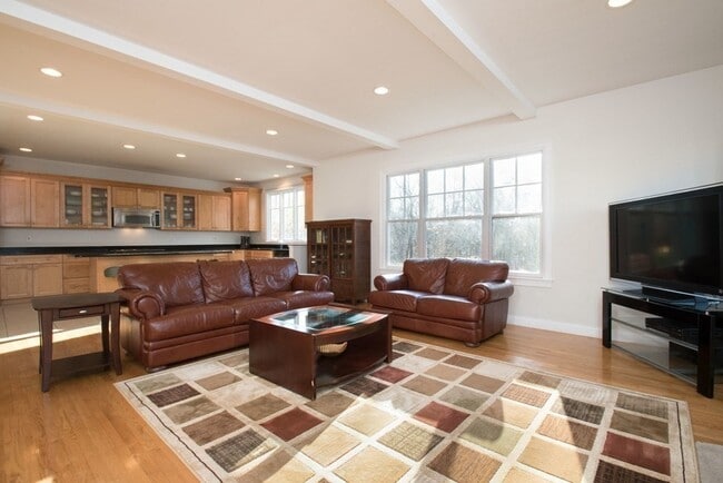 Building Photo - 15 Cider Ml Ln