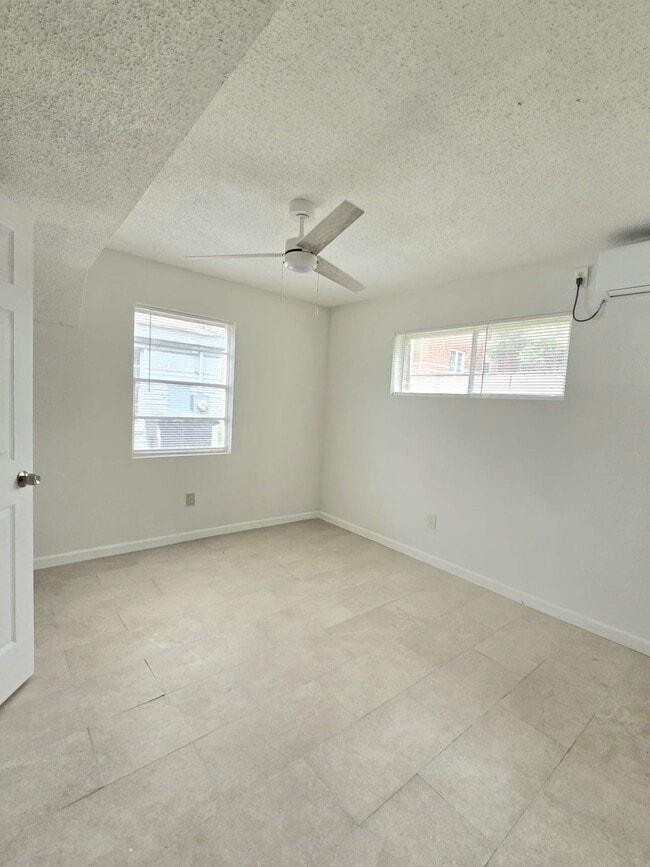 Building Photo - 3843 Mt Pleasant St