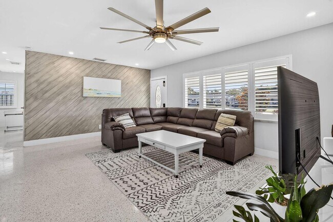 Building Photo - 1123 SE 2nd Ave