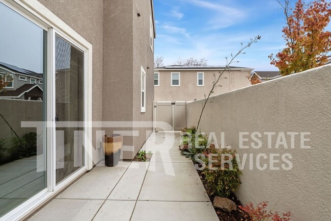 Building Photo - 1580 Parkside Way