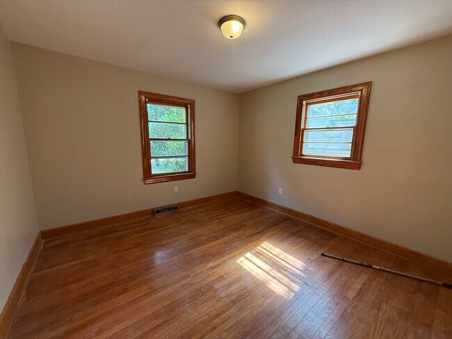 Building Photo - 1302 Dogwood Ln NW
