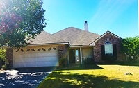 Building Photo - Northgate Village Home.